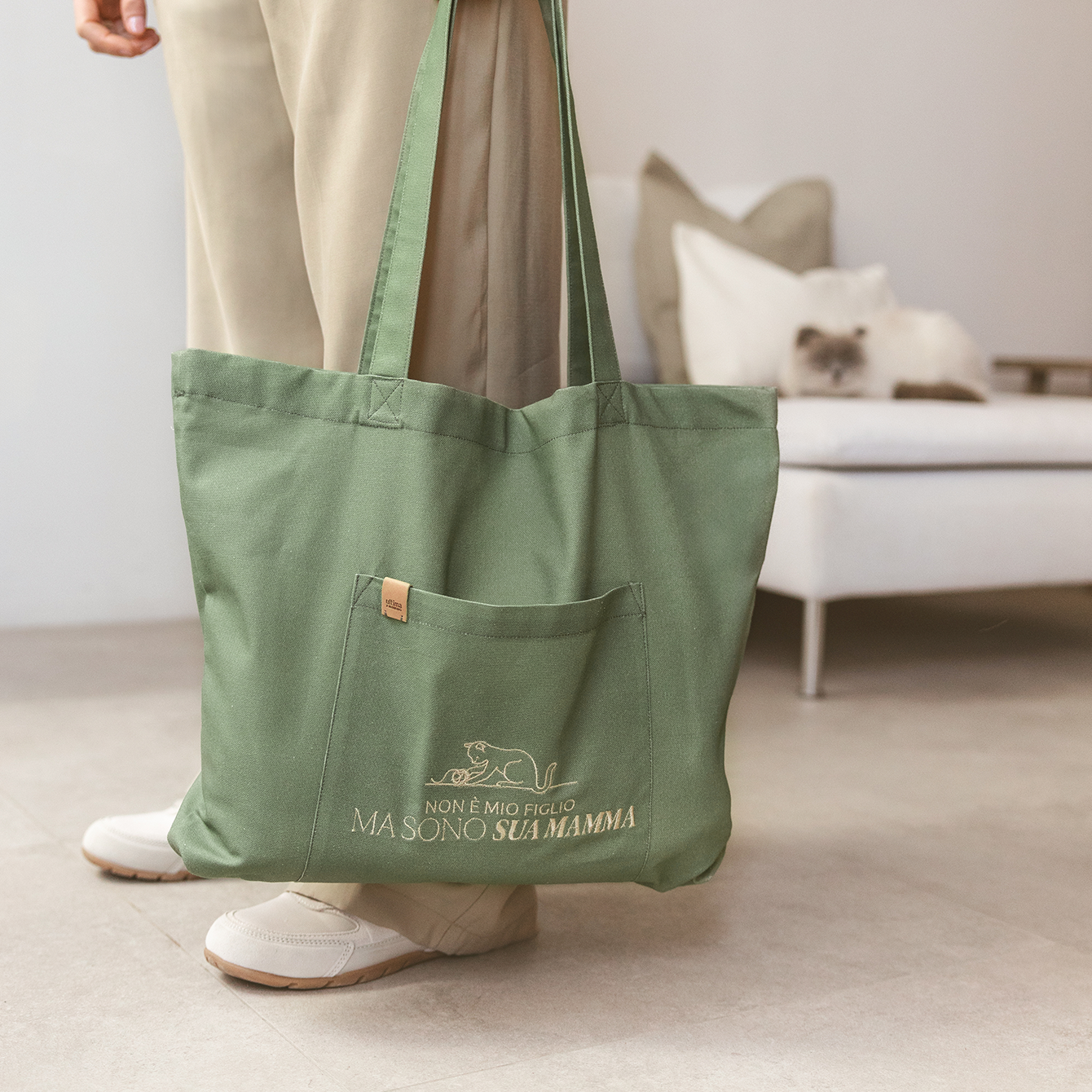 Borsa “Non è mio figlio, ma sono sua madre” con dettaglio gatto
