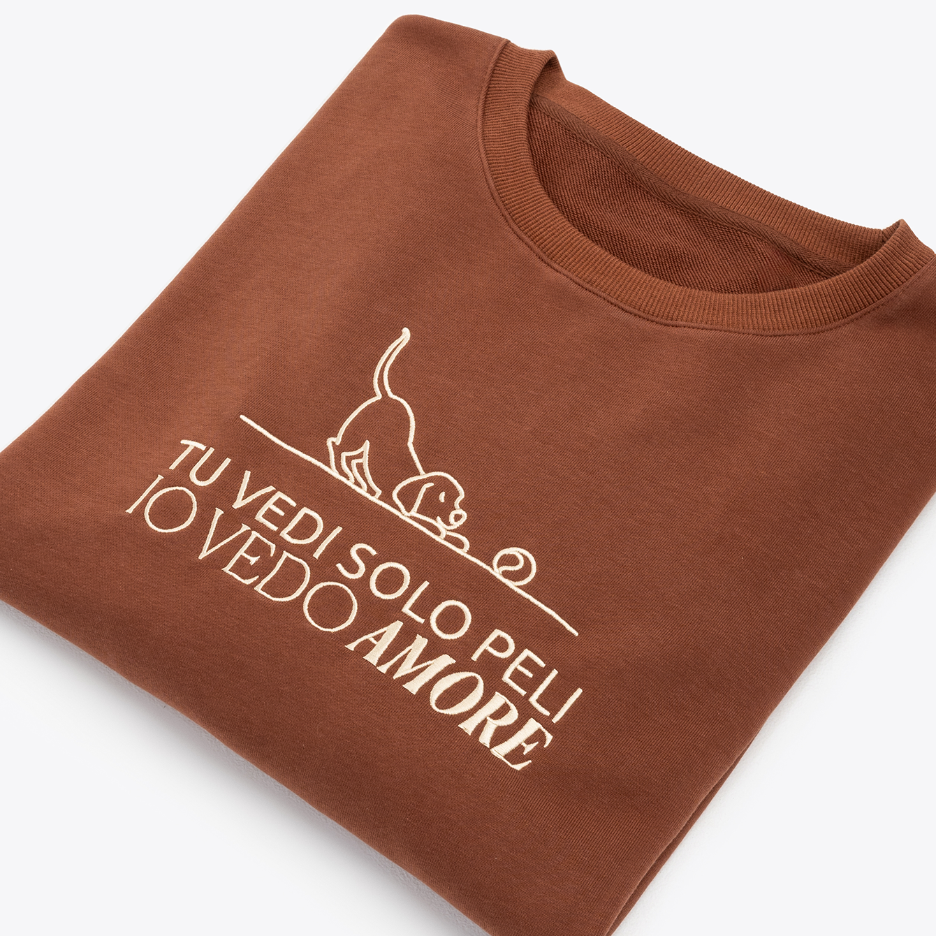 Felpa Oversize “Tu vedi solo peli, io vedo amore” con dettaglio cane.